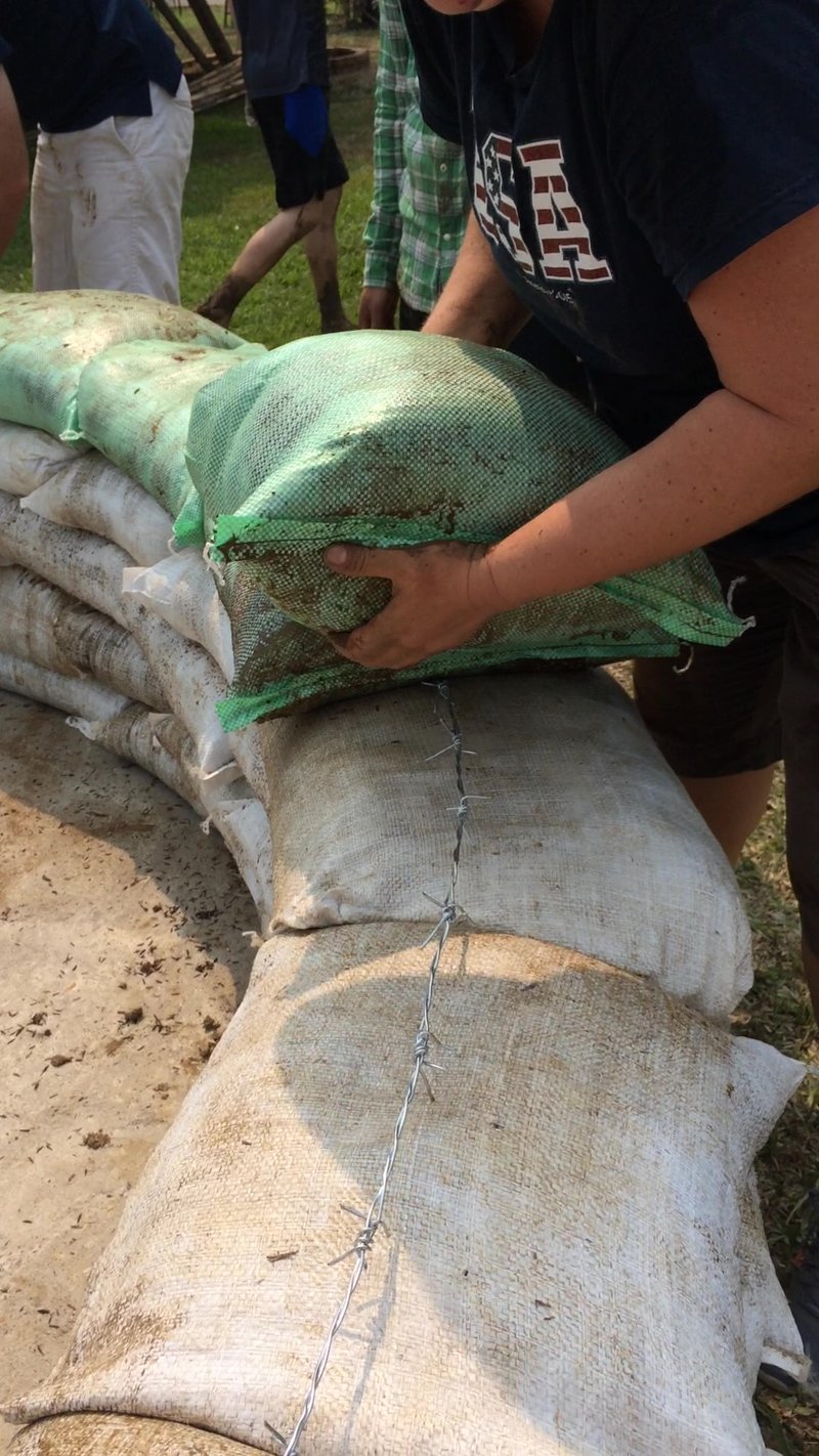 Descuido Corredor recuperación Casas de sacos de tierra para almacenar semillas | ECHOcommunity.org